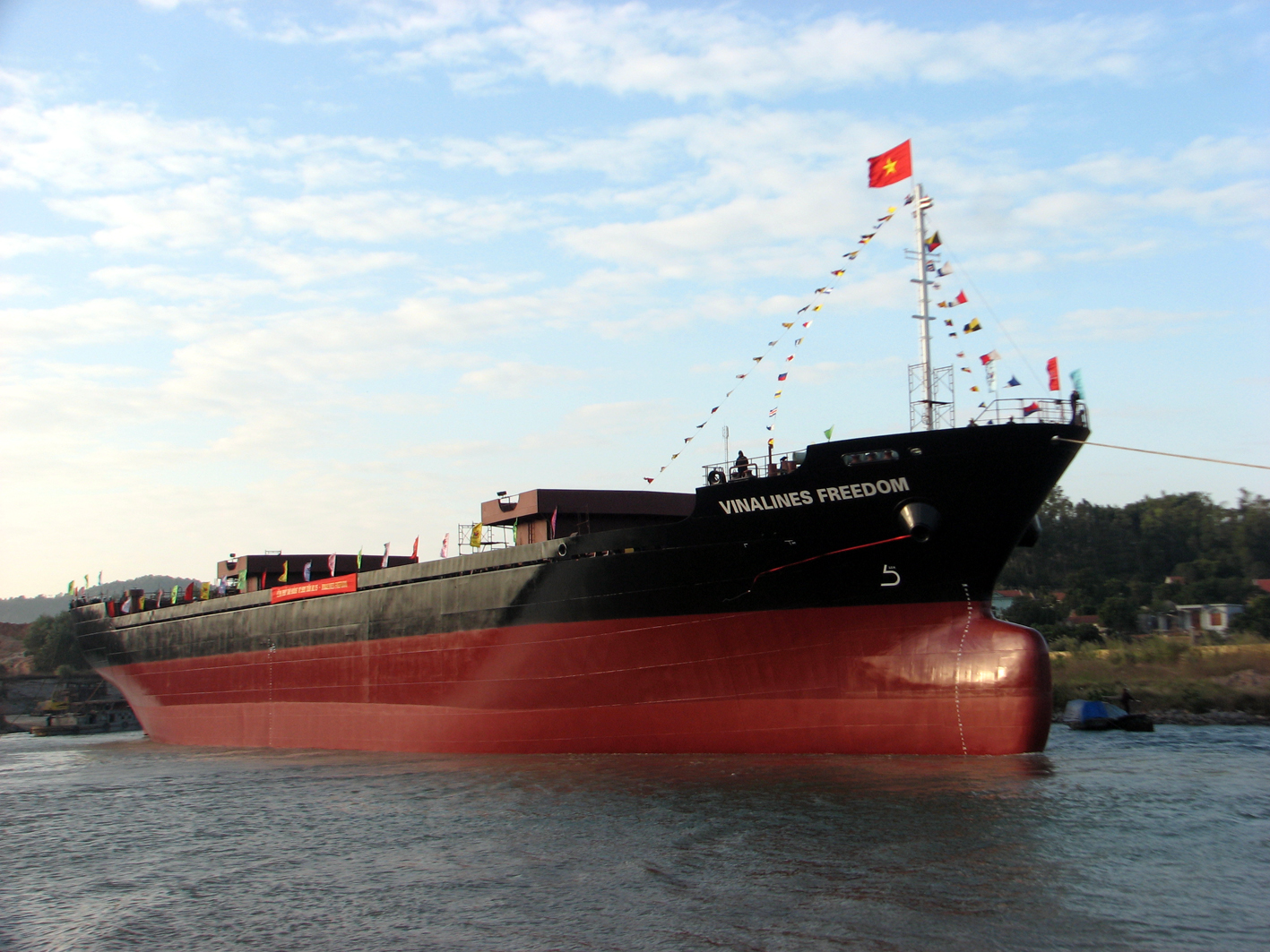 Hạ Long đặt ky tàu 53.000 DWT - HL14, Hạ thủy thành công tàu 12.500 DWT - HL15